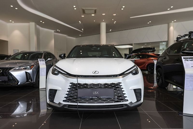 Lexus LBX 1.5L HEV EMOTION TECH - fotka 2 z 13