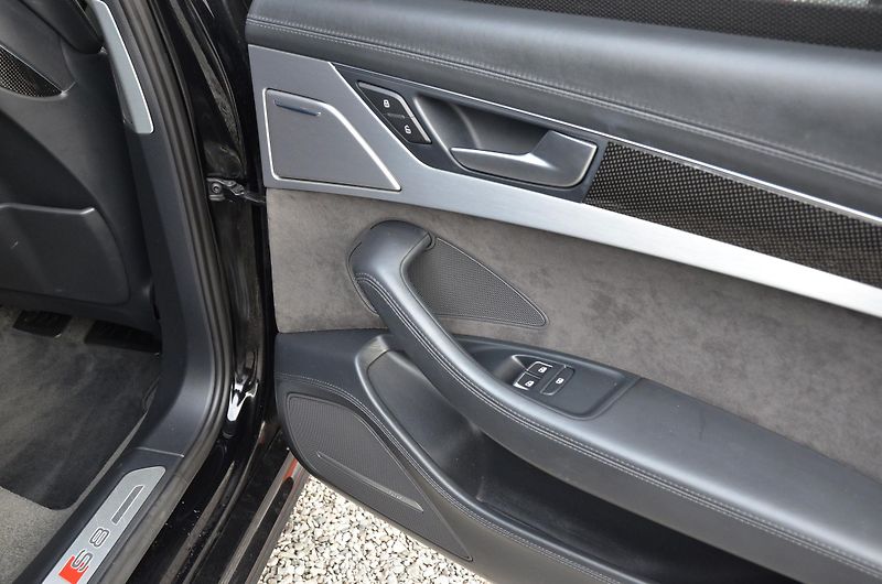 Audi S8 (2017) Plus 4.0 V8 605 PS Quattro - fotka 18 z 47