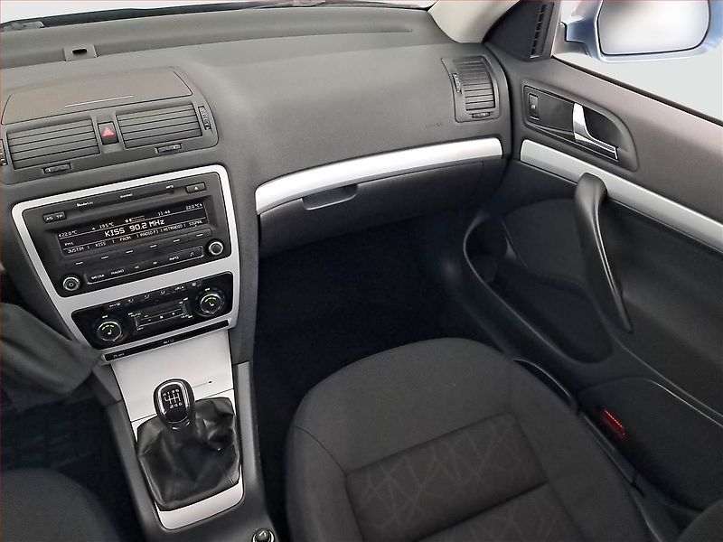 Škoda Octavia (2011) 2.0 TDI, Serv.kniha, Xenony - fotka 8 z 16