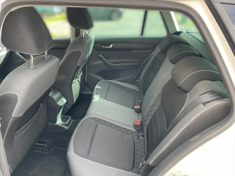 Škoda Fabia 1,0 TSI 70 Ambition - fotka 8 z 11