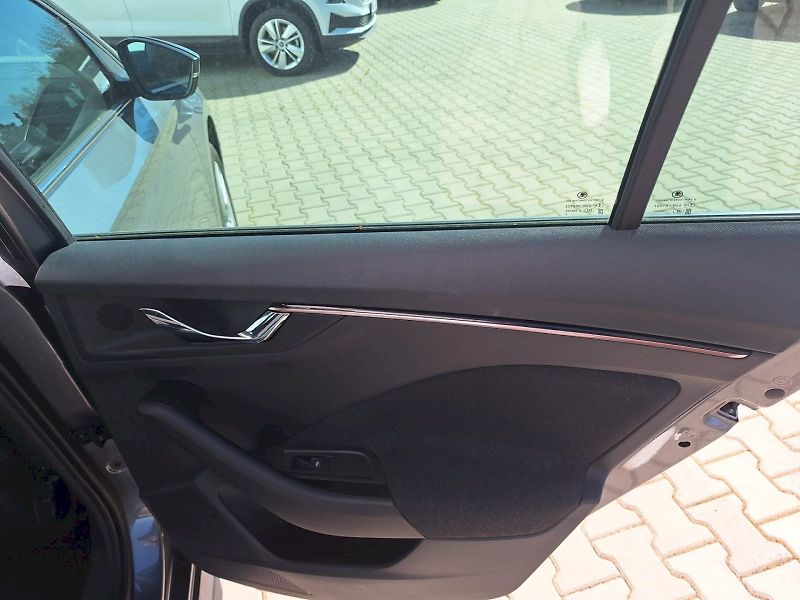 Škoda Kamiq (2025) 1.0 TSI / 85 kW / 7DSG / Top S - fotka 28 z 32