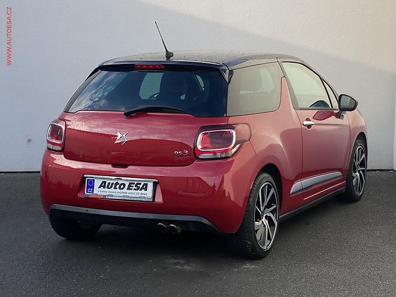 DS Automobiles DS3 (2018) 1.2 PT SportChic, AC, výhřev - fotka 4 z 17