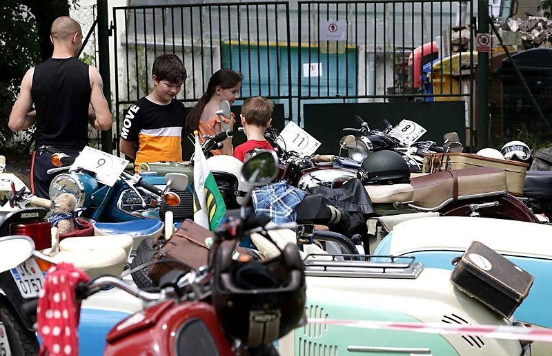 Sokolovská soutěž ElegancRallye vystavila železné miláčky u zámku Kynžvart