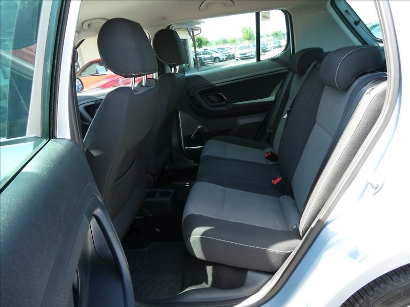 Škoda Fabia 1,2 Tsi 63kW SPORT,digi.klima - fotka 19 z 36