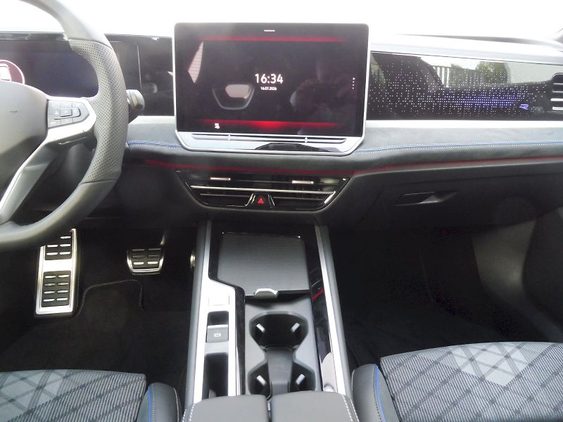 Volkswagen Passat (2026) Variant R-Line 2,0 TDI 110kW D - fotka 10 z 30