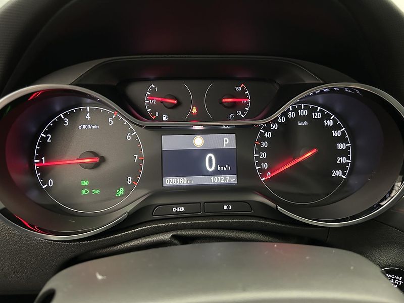 Opel Crossland 1.2 TURBO Ultimate - fotka 19 z 28