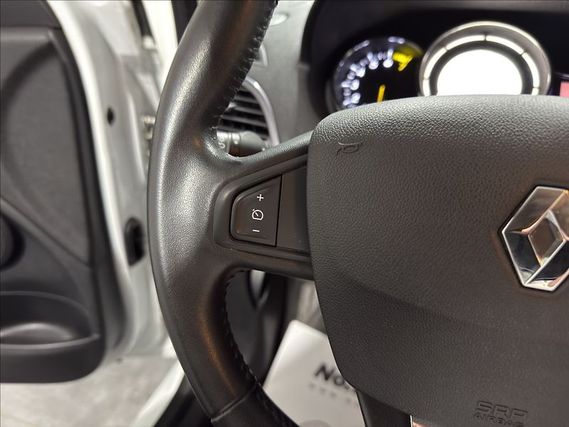 Renault Mégane 1,6   i LIMITED NAVI VÝHŘEV - fotka 11 z 28