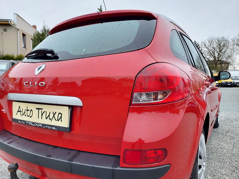 Renault Clio GRANDTOUR 1.2 i 16V ČR 1.majit - fotka 35 z 41