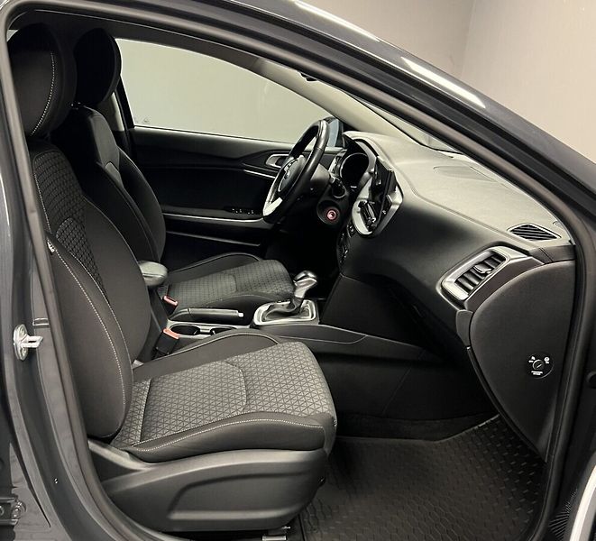 Kia Ceed T-GDI Exclusive SW - fotka 10 z 17