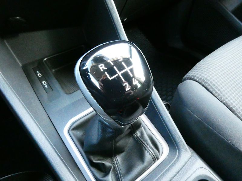 Volkswagen Caddy 2.0 TDI 4MOTION - fotka 27 z 30