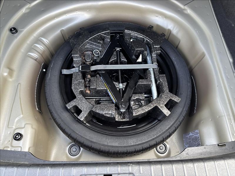 Volkswagen Passat 2,0 TDI R-Line 140kW - fotka 12 z 47