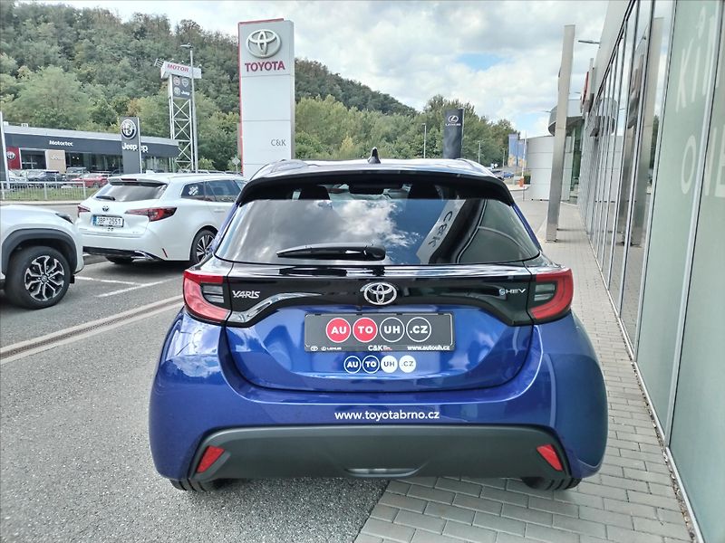 Toyota Yaris 1.5 HYBRID e-CVT  STYLE 116 k - fotka 11 z 14