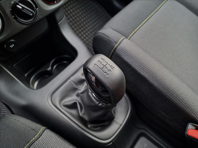 Citroën C3 1.2 PureTech Feel,ČR,1.Maj. - fotka 33 z 47