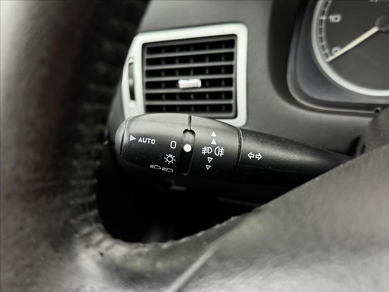 Peugeot 307 2,0 HDi 79kW KLIMA ALU TAŽNÉ - fotka 8 z 22