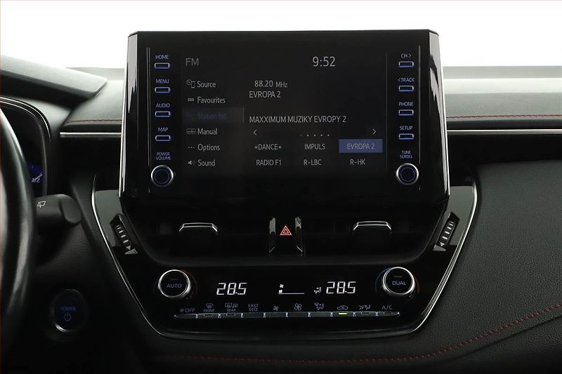 Toyota Corolla (2019) 1.8 Hybrid, Automat, ČR,1.maj - fotka 9 z 15