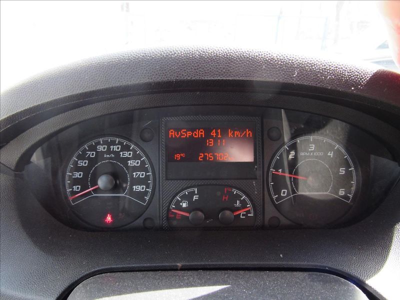 Citroën Jumper 2,2 HDI 110kW 6 míst - fotka 13 z 28