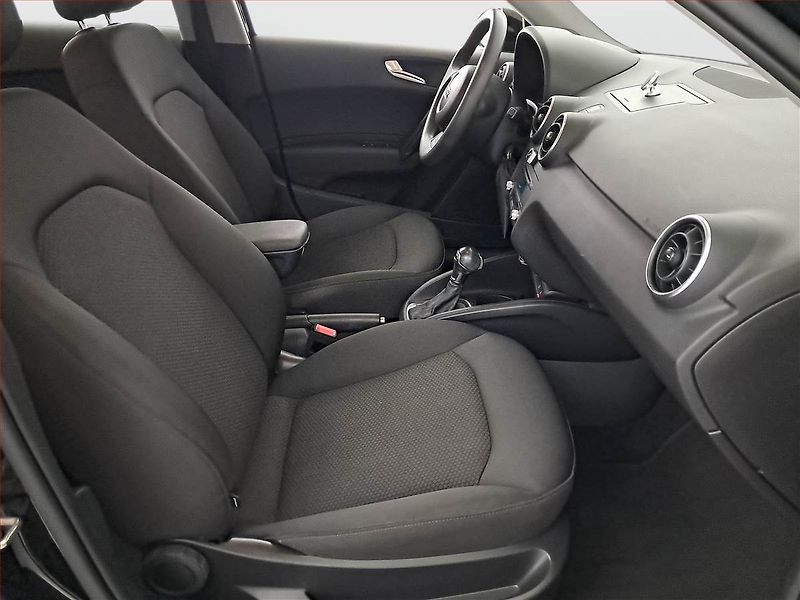 Audi A1 (2014) S-Line 1.4 TFSI, Automat - fotka 9 z 16