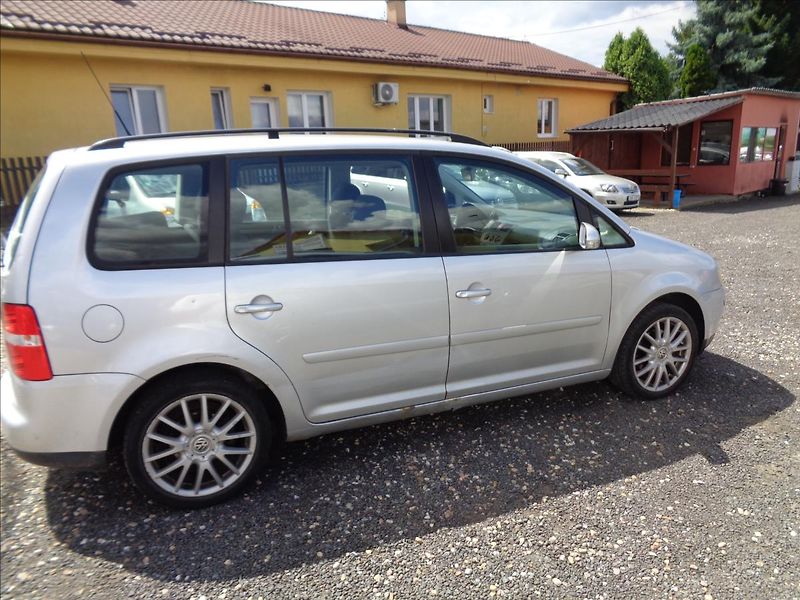 Volkswagen Touran 2,0 - fotka 8 z 25