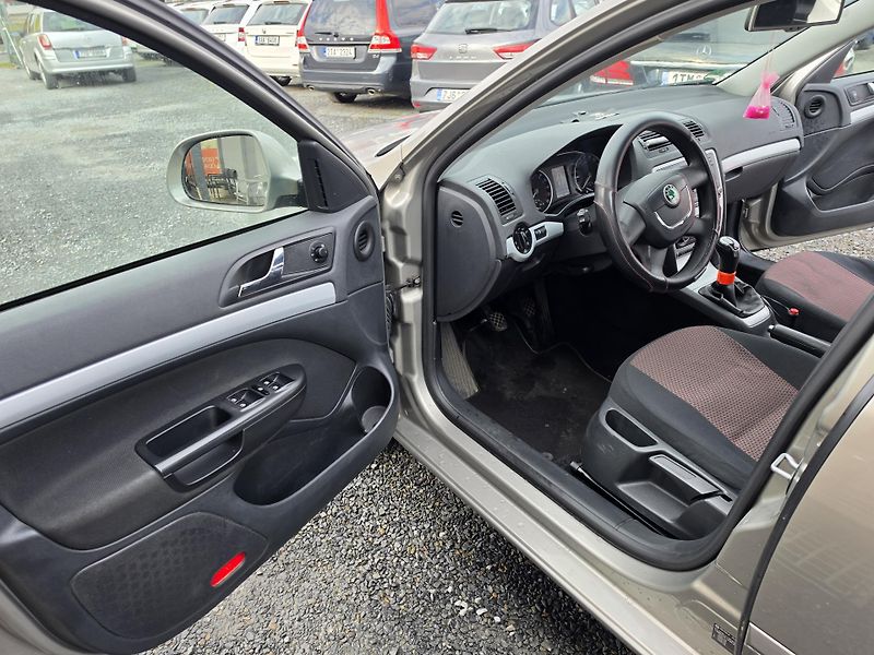 Škoda Octavia II.1.6 TDI Xenon TZ - fotka 10 z 14
