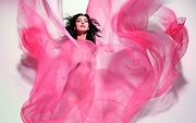 Rozevlátý vítr zpodobnila ruská modelka Irina Shayk.