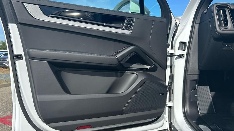 Porsche Cayenne S E-Hybrid - fotka 21 z 30