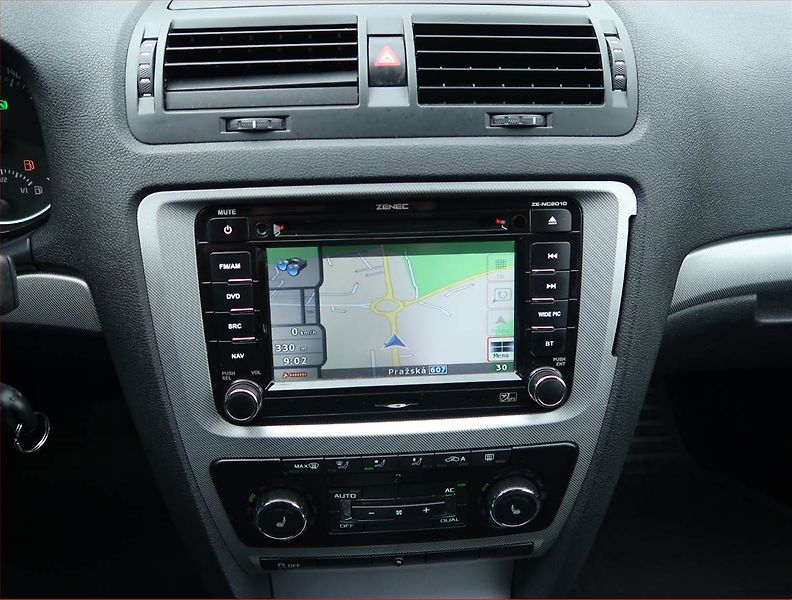 Škoda Octavia (2011) Elegance 1.6 TDI, Automat - fotka 12 z 17