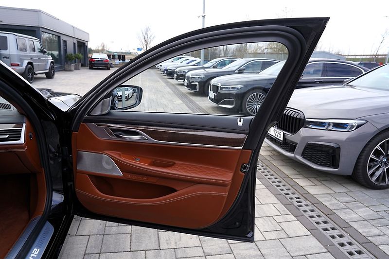 BMW Ostatní M760Li xDrive/6.6i/V12/590PS - fotka 19 z 47