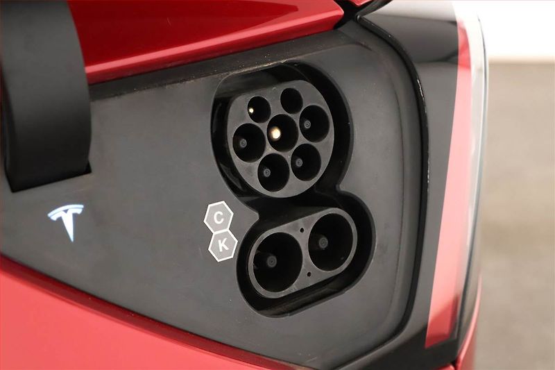 Tesla Model Y (2022) Long Range AWD 79kWh, SoH 92% - fotka 29 z 30