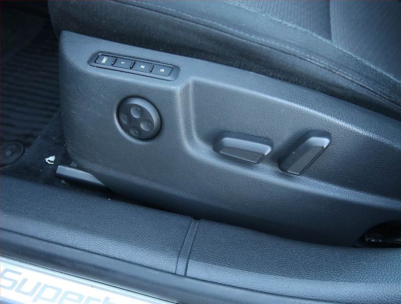 Škoda Superb (2009) Ambition Plus 2.0 TDI, Xenony - fotka 18 z 20