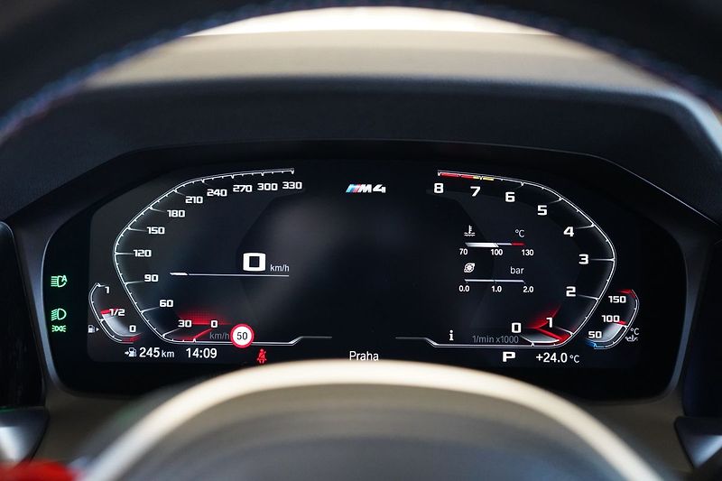 BMW M4 Competition xDrive Convertible - fotka 25 z 45