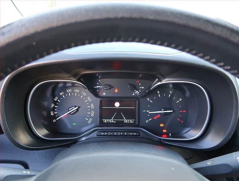 Citroën Berlingo (2020) Feel 1.5 BlueHDi, 5Míst, ČR - fotka 11 z 22