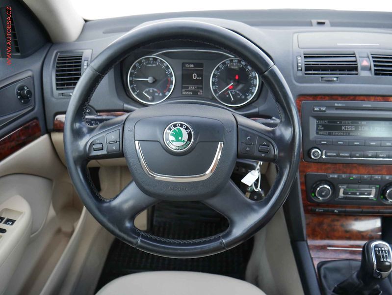 Škoda Octavia (2011) 2.0 TDI, ČR, AC - fotka 13 z 19