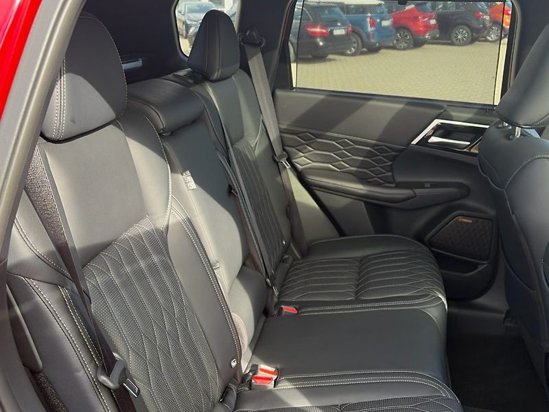 Mitsubishi Outlander (2026) INSTYLE 4×4 | 225 kW | MY25 - fotka 7 z 25