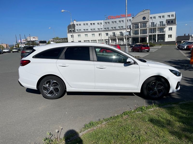 Hyundai i30 1,0 T-GDi Family Comfort, ČR - fotka 6 z 34