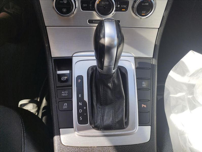 Volkswagen Passat 2,0 TDi 103KW DSG - fotka 14 z 17