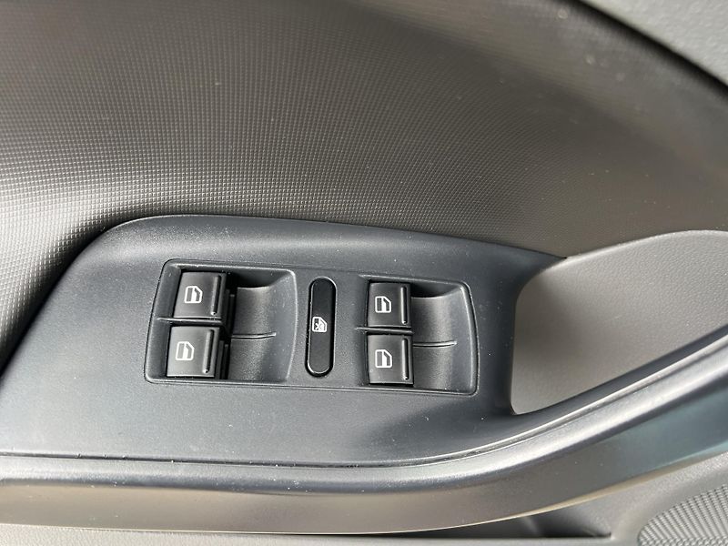Seat Ibiza 1.4i 16v 63kw KLIMA PŮVOD ČR - fotka 12 z 37