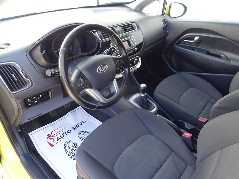 Kia Rio (2017) 1.2i,61kW,1majČR,S.kni,ALU - fotka 7 z 22