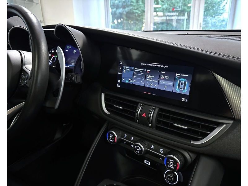Alfa Romeo Giulia (2022) 2.0T 280k AT8 ZF Q4 4x4 Veloce - fotka 10 z 22