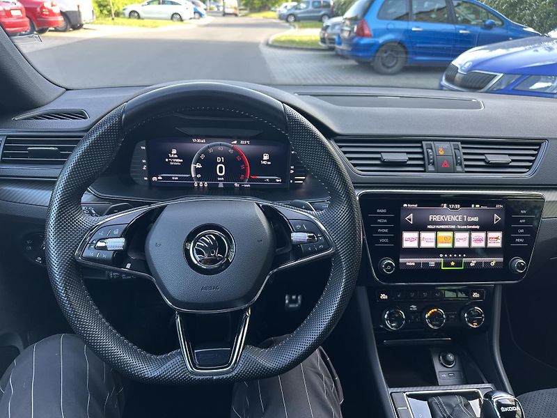 Škoda Superb (2022) SportLine - fotka 13 z 14