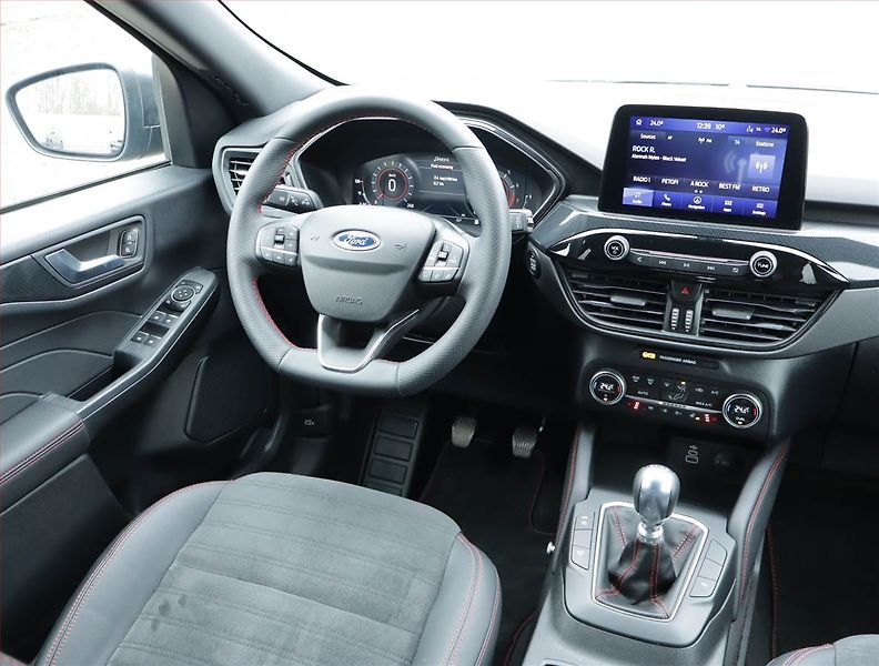 Ford Kuga (2023) ST-Line 1.5 EcoBoost - fotka 7 z 25