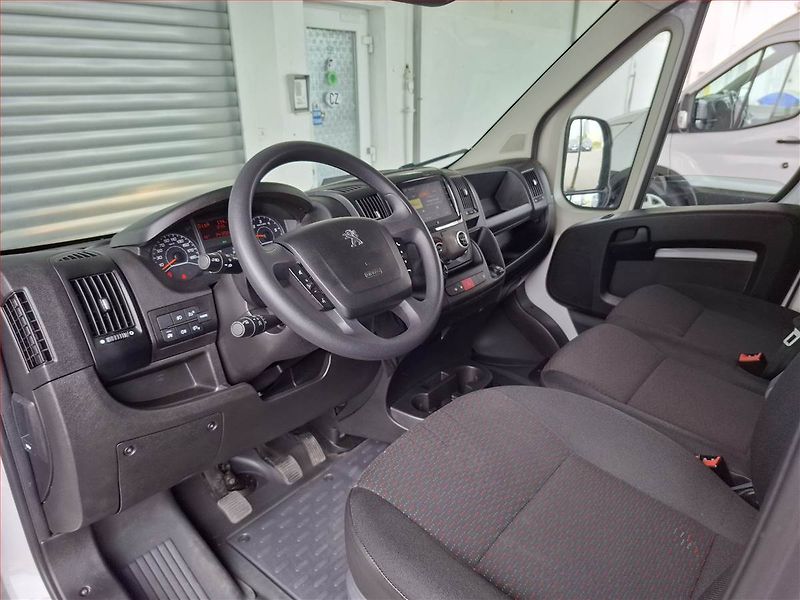Peugeot Boxer (2023) 2.2 BlueHDi, Maxi, 16m3, 1.0t - fotka 7 z 17
