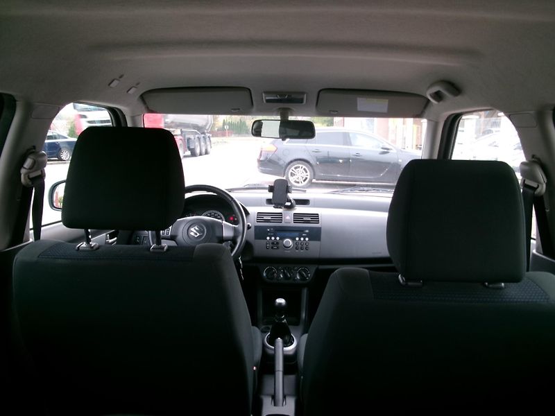 Suzuki Swift (2009) 1,3i KLIMA - ZADÁNO - fotka 11 z 26