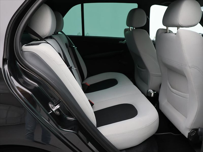 Škoda Fabia 1,9 TDI 96kW RS 2.Majitel - fotka 11 z 28