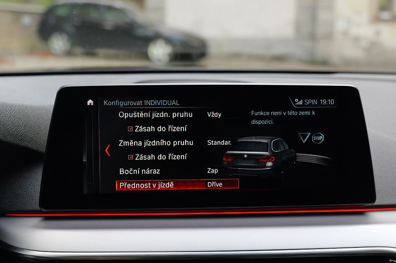 BMW Řada 5 530xD Aktiv.Podvozek TopVýbava - fotka 42 z 48
