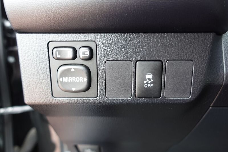 Toyota RAV4 2.0 VVT-i AWD Multidrive S Act - fotka 18 z 30