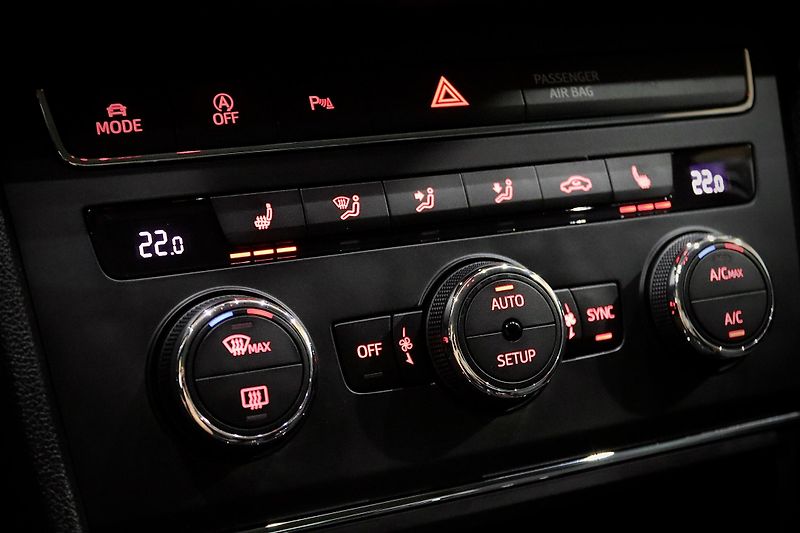 Seat Leon 1.4 TSI 92 kW - fotka 26 z 34
