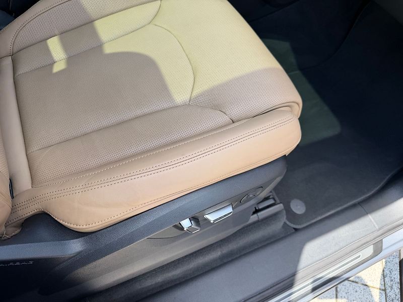 Audi Q7 55 TFSI e 280 Tiptronic Quattr - fotka 29 z 30