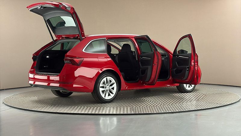Škoda Octavia 2.0 TDI DSG Style Combi - fotka 6 z 27