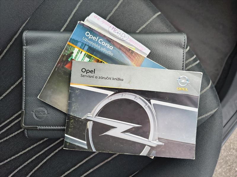 Opel Corsa 1,2 16V  Edition 111 AT - fotka 25 z 30