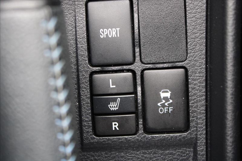 Toyota Yaris 1,5 VVT-i  ČR,A/T,SELECTION - fotka 18 z 29